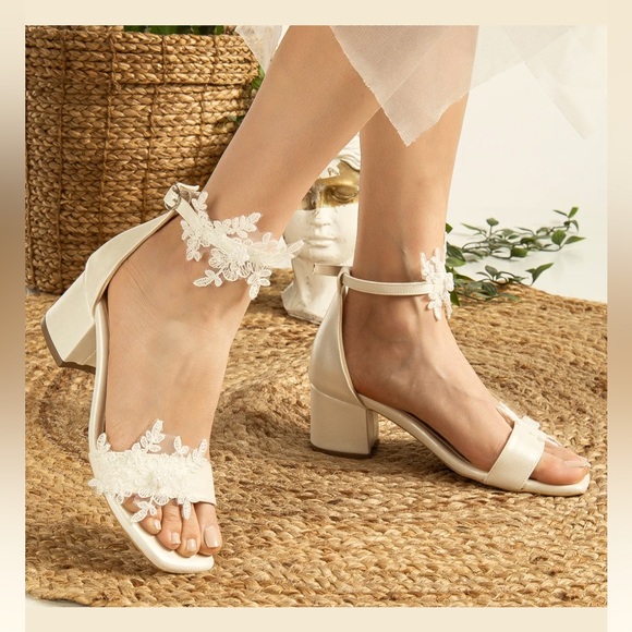 FOREVER & ALWAYS PEARL AND LACE CREAM BRIDAL SHOES US SIZE 9 FLORA - Picture 1 of 16